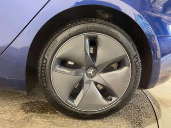 TESLA Model 3 Standard Range Plus Saloon 4dr Electric Auto RWD (241 bhp)