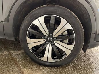 VOLVO XC40 Recharge 69kWh Core SUV 5dr Electric Auto (231 ps)