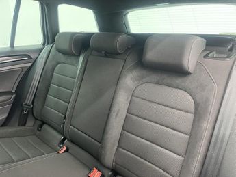 VOLKSWAGEN GOLF 2.0 TSI R Estate 5dr Petrol DSG 4Motion Euro 6 (s/s) (310 ps)