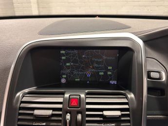 VOLVO XC60 2.4 D5 R-Design Lux Nav SUV 5dr Diesel Auto AWD Euro 6 (s/s) (22