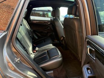 PORSCHE MACAN 2.0T SUV 5dr Petrol PDK 4WD Euro 6 (s/s) (237 ps)