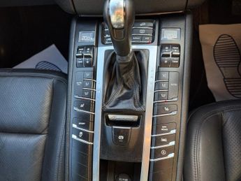 PORSCHE MACAN 2.0T SUV 5dr Petrol PDK 4WD Euro 6 (s/s) (237 ps)