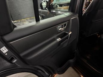 LAND ROVER DISCOVERY 4 3.0 SD V6 Graphite SUV 5dr Diesel Auto 4WD Euro 6 (s/s) (256 bhp