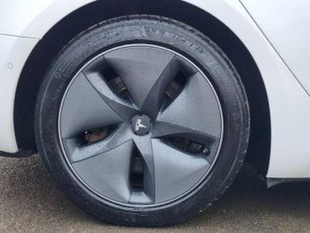 TESLA Model 3 Standard Range Plus Saloon 4dr Electric Auto RWD (241 bhp)