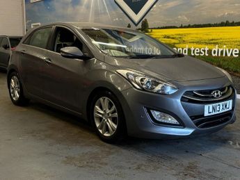 Hyundai I30 1.6 CRDi Blue Drive Style Nav Hatchback 5 door Diesel Manual in 