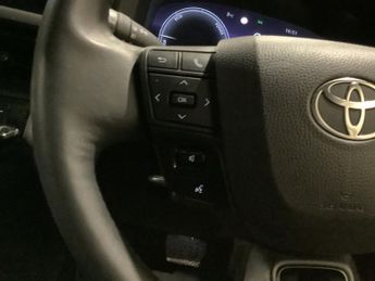 TOYOTA C-HR 2.0 VVT 13.6kWh Design SUV 5dr Petrol Plug-in Hybrid CVT Euro 6 