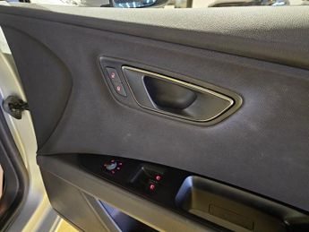 SEAT LEON 1.6 TDI CR SE Sport Coupe 3dr Diesel DSG Euro 5 (s/s) (105 ps)