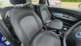 FIAT GRANDE PUNTO 1.2 Active White Hatchback 3dr Petrol Manual (139 g/km, 65 bhp)