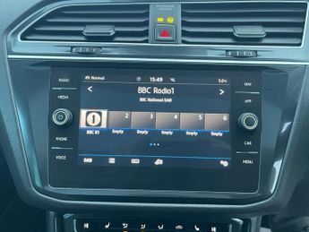 VOLKSWAGEN TIGUAN 2.0 TDI R-Line SUV 5dr Diesel DSG 4Motion Euro 6 (s/s) (150 ps)