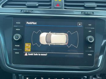 VOLKSWAGEN TIGUAN 2.0 TDI R-Line SUV 5dr Diesel DSG 4Motion Euro 6 (s/s) (150 ps)