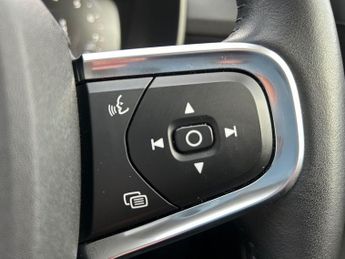 VOLVO XC40 2.0 B5 MHEV Inscription Pro SUV 5dr Petrol Hybrid Auto AWD Euro 