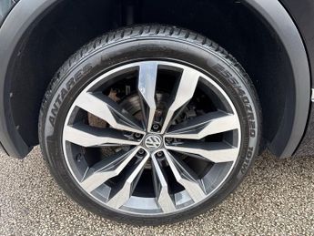VOLKSWAGEN TIGUAN 2.0 BiTDI R-Line Tech SUV 5dr Diesel DSG 4Motion Euro 6 (s/s) (2