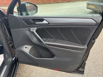 VOLKSWAGEN TIGUAN 2.0 BiTDI R-Line Tech SUV 5dr Diesel DSG 4Motion Euro 6 (s/s) (2