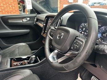 VOLVO XC40 1.5 T3 R-Design SUV 5dr Petrol Auto Euro 6 (s/s) (163 ps)