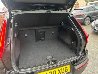 VOLVO XC40 1.5 T3 R-Design SUV 5dr Petrol Auto Euro 6 (s/s) (163 ps)