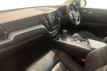 VOLVO XC60 2.0 T5 Momentum SUV 5dr Petrol Auto Euro 6 (s/s) (250 ps) Front 