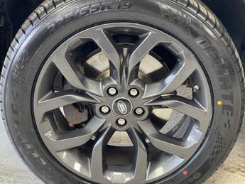 LAND ROVER DISCOVERY SPORT 2.0 TD4 Landmark SUV 5dr Diesel Auto 4WD Euro 6 (s/s) (180 ps)