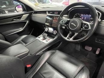 JAGUAR F-PACE 2.0 D200 MHEV S SUV 5dr Diesel Auto AWD Euro 6 (s/s) (204 ps)