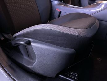 NISSAN JUKE 1.0 DIG-T N-Connecta SUV 5dr Petrol DCT Auto Euro 6 (s/s) (114 p