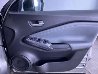 NISSAN JUKE 1.0 DIG-T N-Connecta SUV 5dr Petrol DCT Auto Euro 6 (s/s) (114 p