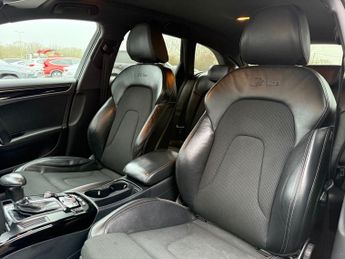 AUDI A4 AVANT 2.0 TDI Black Edition Estate 5dr Diesel Multitronic Euro 6 (s/s)