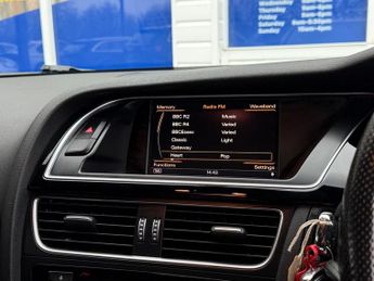 AUDI A4 AVANT 2.0 TDI Black Edition Estate 5dr Diesel Multitronic Euro 6 (s/s)