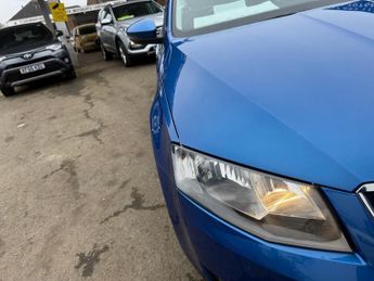 SKODA OCTAVIA 1.6 TDI SE Hatchback 5dr Diesel DSG Euro 5 (s/s) (105 ps)
