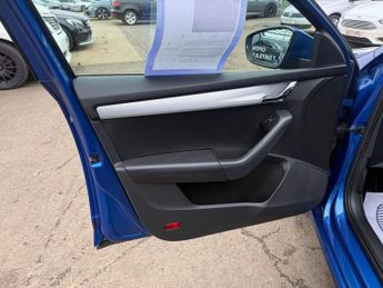 SKODA OCTAVIA 1.6 TDI SE Hatchback 5dr Diesel DSG Euro 5 (s/s) (105 ps)