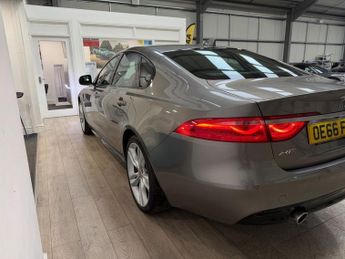 JAGUAR XF 3.0d V6 S Saloon 4dr Diesel Auto Euro 6 (s/s) (300 ps)