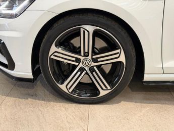 VOLKSWAGEN GOLF 2.0 TSI R Hatchback 5dr Petrol DSG 4Motion Euro 6 (s/s) (300 ps)
