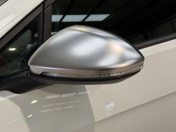 VOLKSWAGEN GOLF 2.0 TSI R Hatchback 5dr Petrol DSG 4Motion Euro 6 (s/s) (300 ps)