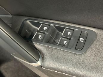 VOLKSWAGEN GOLF 2.0 TSI R Hatchback 5dr Petrol DSG 4Motion Euro 6 (s/s) (300 ps)