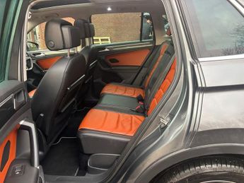 VOLKSWAGEN TIGUAN 2.0 TDI BlueMotion Tech SEL SUV 5dr Diesel DSG 4Motion Euro 6 (s