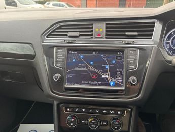 VOLKSWAGEN TIGUAN 2.0 TDI BlueMotion Tech SEL SUV 5dr Diesel DSG 4Motion Euro 6 (s