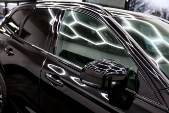 VOLVO XC60 2.0 B4 MHEV R-Design SUV 5dr Diesel Hybrid Auto Euro 6 (s/s) (19