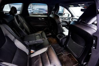 VOLVO XC60 2.0 B4 MHEV R-Design SUV 5dr Diesel Hybrid Auto Euro 6 (s/s) (19