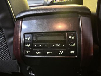 TOYOTA LAND CRUISER 2.8D Invincible X SUV 5dr Diesel Auto 4WD Euro 6 (7 Seats) (177 