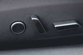 TESLA Model 3 (Dual Motor) Long Range Saloon 4dr Electric Auto 4WDE (346 ps)