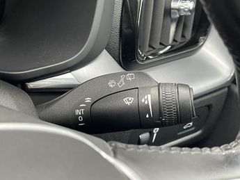 VOLVO XC60 2.0 T5 Momentum Pro SUV 5dr Petrol Auto AWD Euro 6 (s/s) (250 ps