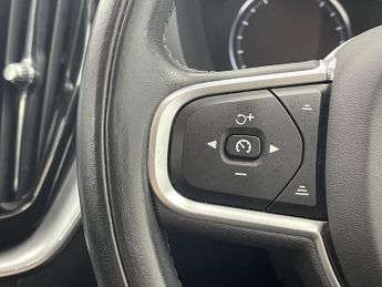 VOLVO XC60 2.0 T5 Momentum Pro SUV 5dr Petrol Auto AWD Euro 6 (s/s) (250 ps