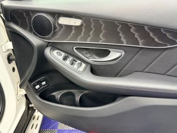 MERCEDES-BENZ GLC 3.0 GLC350d V6 AMG Line SUV 5dr Diesel G-Tronic 4MATIC Euro 6 (s