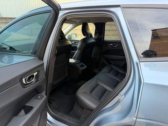 VOLVO XC60 2.0 T5 Momentum Pro SUV 5dr Petrol Auto AWD Euro 6 (s/s) (250 ps