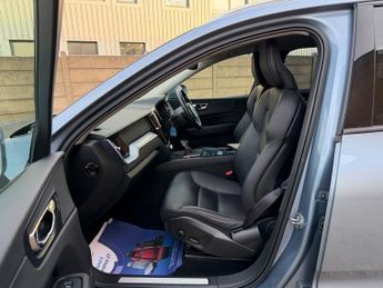 VOLVO XC60 2.0 T5 Momentum Pro SUV 5dr Petrol Auto AWD Euro 6 (s/s) (250 ps