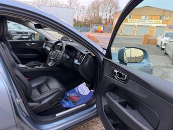 VOLVO XC60 2.0 T5 Momentum Pro SUV 5dr Petrol Auto AWD Euro 6 (s/s) (250 ps