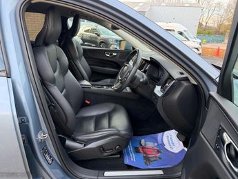 VOLVO XC60 2.0 T5 Momentum Pro SUV 5dr Petrol Auto AWD Euro 6 (s/s) (250 ps