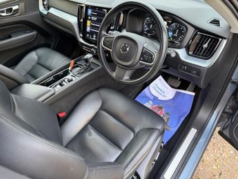 VOLVO XC60 2.0 T5 Momentum Pro SUV 5dr Petrol Auto AWD Euro 6 (s/s) (250 ps