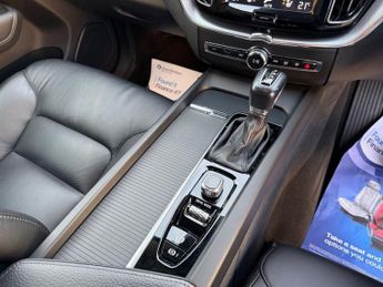 VOLVO XC60 2.0 T5 Momentum Pro SUV 5dr Petrol Auto AWD Euro 6 (s/s) (250 ps