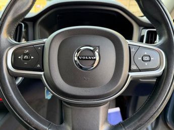 VOLVO XC60 2.0 T5 Momentum Pro SUV 5dr Petrol Auto AWD Euro 6 (s/s) (250 ps