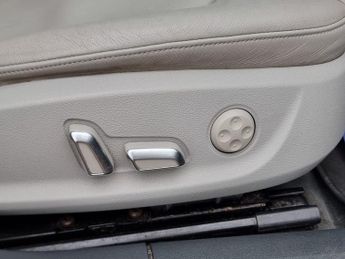 AUDI A6 AVANT 2.0 TDI ultra SE Executive Estate 5dr Diesel S Tronic Euro 6 (s/