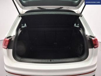 VOLKSWAGEN TIGUAN 2.0 TDI R-Line SUV 5dr Diesel DSG Euro 6 (s/s) (150 ps)